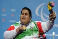 مدالها و لباسهای "سیامند رحمان" به موزه ملی ورزش اهدا شد