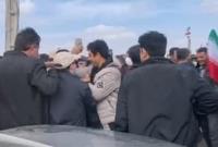  بدرقه پرشور دکتر احمدی نژاد پس از پایان سخنرانی در پارس آباد مغان/ ۳