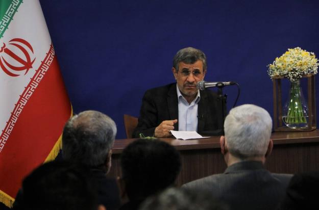 دکتر احمدی‌نژاد: پوتین دست به قمار بزرگی زد و مرتکب کار شیطانی شد + فیلم