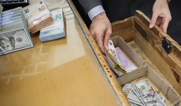  حمل و نگهداری بیش از ۱۰ هزار یورو مصداق قاچاق ارز است