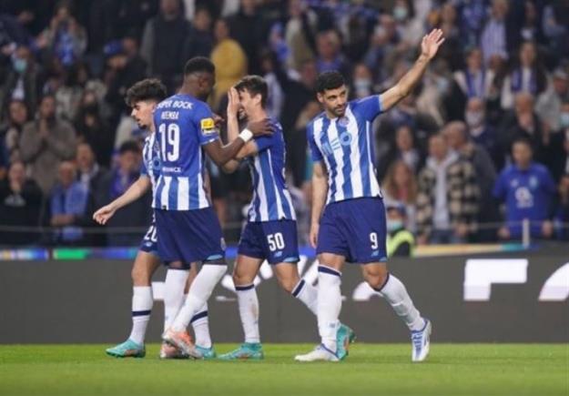 پورتو با گل‌های طارمی به قهرمانی سلام کرد 