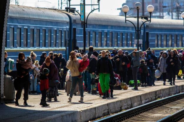بیش از یک سوم اوکراینی‌ها پناهنده یا آواره شده‌اند