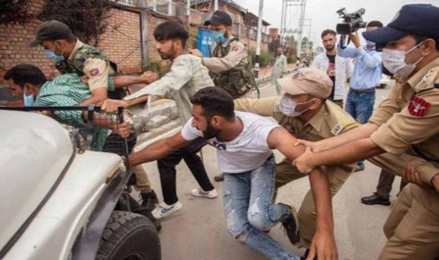 حمله پلیس هند به عزاداران حسینی در کشمیر+تصاویر