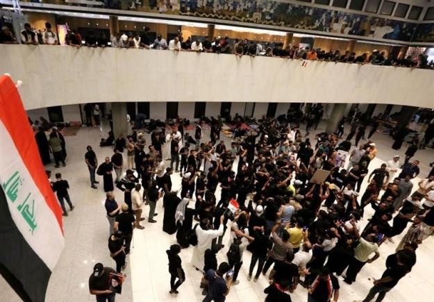 تحصن صدریها از داخل پارلمان عراق به اطراف منتقل شد