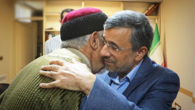 دکتر احمدی نژاد در دیدار با محمد تیجانی: مرزبندی بین انسانها کار شیطان است