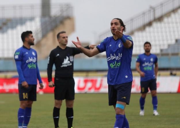 مدافع سرباز به استقلال بازمی‌گردد