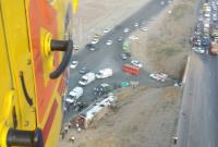 یک دستگاه اتوبوس در آزاد راه کرج - قزوین واژگون شد