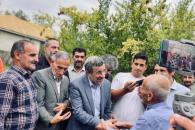 حضور دکتر احمدی نژاد بر مزار شهدای شاندرمن و دیدار با خانواده شهید آقایاری