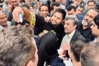 دکتر احمدی‌نژاد در حلقه محبت مردم گیلان در سبزه میدان رشت
