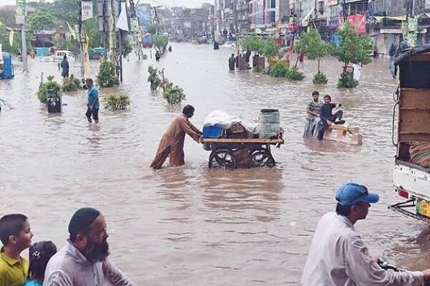 سیلاب بی‌سابقه در پاکستان با ۲۲۰ قربانی و صدها تَن مصدوم