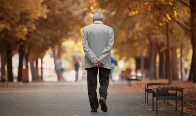 با چه سن و سابقهای میتوان درخواست بازنشستگی داد؟