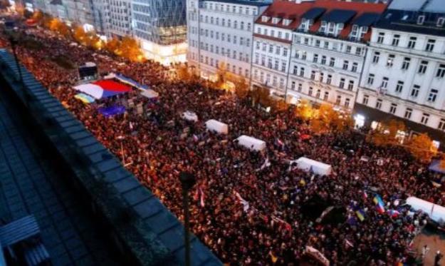  تجمع ده‌ها هزار نفری در پراگ در حمایت از اوکراین
