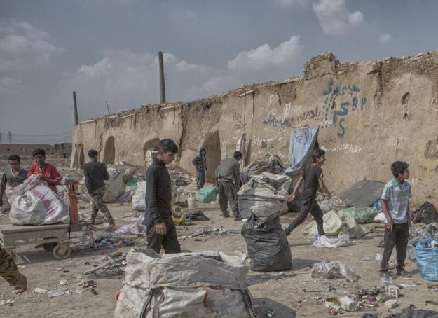 کودکان زباله‌گرد در گودها شرایط سختی دارند