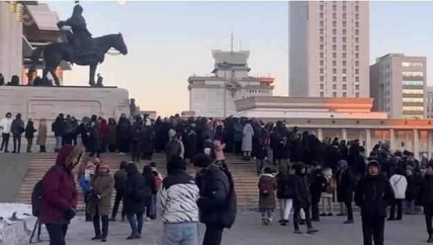 معترضان به فساد در مغولستان به ادارات دولتی حمله کردند