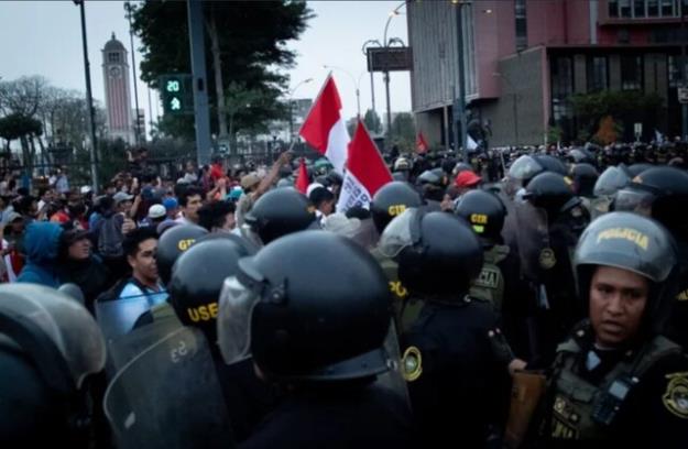  پارلمان پرو انتخابات زودهنگام را تایید کرد