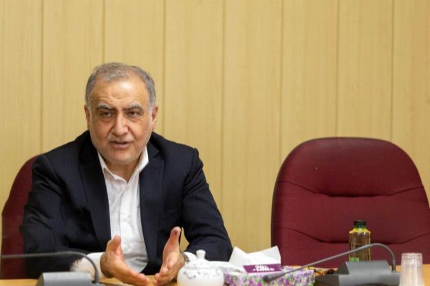 تا وقتی ماشین اقتصاد کشور درست نشده با تغییر راننده راه به جایی نخواهیم برد/ مردم در قهر اجتماعی به سر می‌برند/ با بحران نمایندگی قاطبه مردم مواجه هستیم 