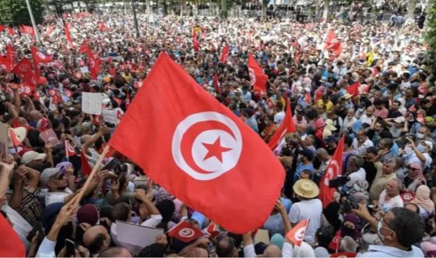 هزاران نفر در تونس علیه اوضاع اقتصادی تظاهرات کردند+عکس