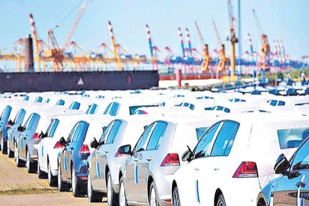 دستگاه‌های اجرایی برای واردات خودرو ۱٪ سود بازرگانی می‌پردازند