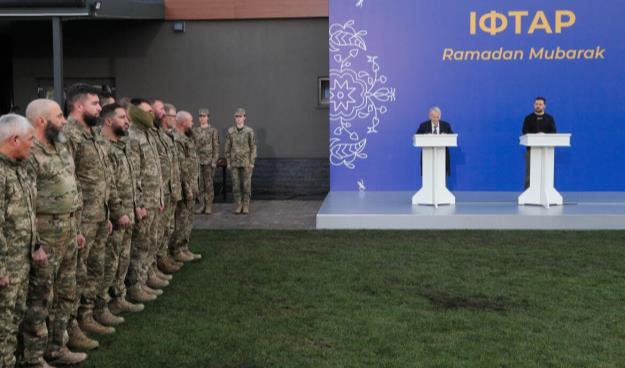  افطاری رئیس جمهور اوکراین با سربازان مسلمان