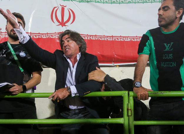 ساپینتو نقره‌داغ شد؛ تعلیق کمک‌داور جنجالی دربی