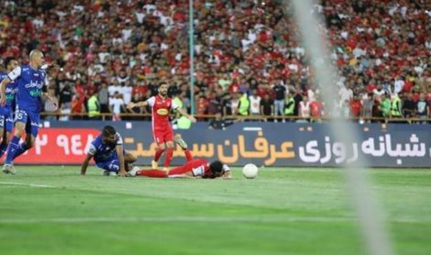 واضح ترین قاب از بزرگترین اشتباه داور دربی