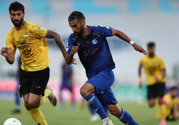 شهباززاده و ۲ بازیکن دیگر در حال مذاکره با تبریزی‌ها 