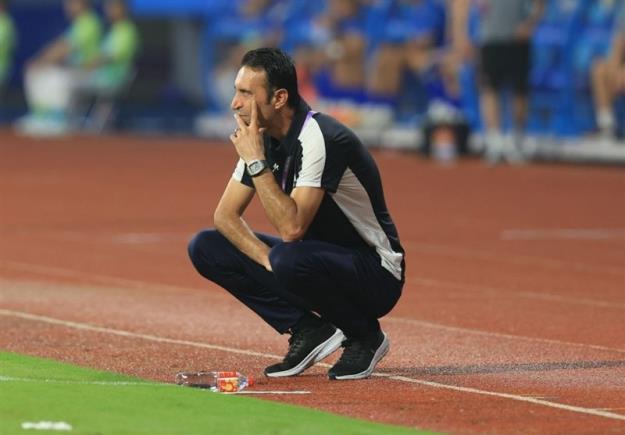 عنایتی: با ۱۳ بازیکن کاری از دست‌مان برنمی‌آید