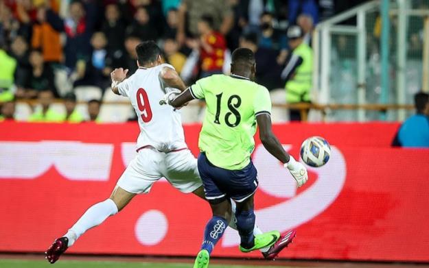  چمن ورزشگاه آزادی، بازی ایران - هنگ‌کنگ را به خارج از تهران برد 