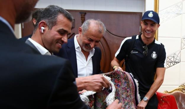  در عربستان به پرسپولیس آب‌نبات چوبی هم ندادند!