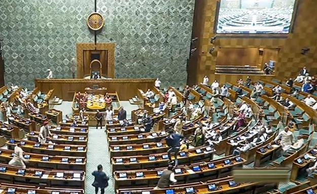 پارلمان هند عضویت ۷۹ قانونگذار را در پارلمان تعلیق کرد
