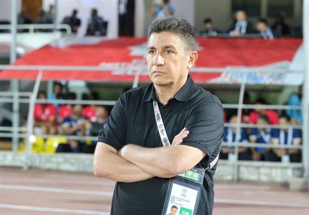  قلعه‌نویی: باید دل مردم را شاد کنیم 