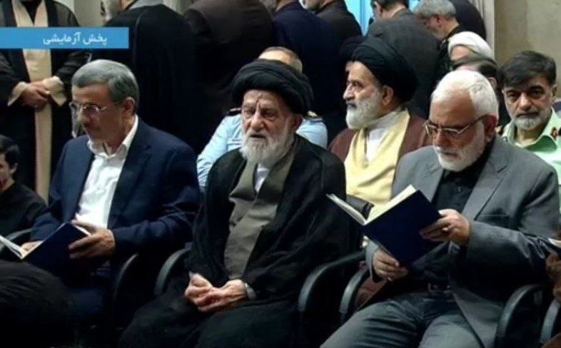 حضور احمدی‌نژاد در مراسم ترحیم رییس جمهور فقید و همراهان + تصاویر